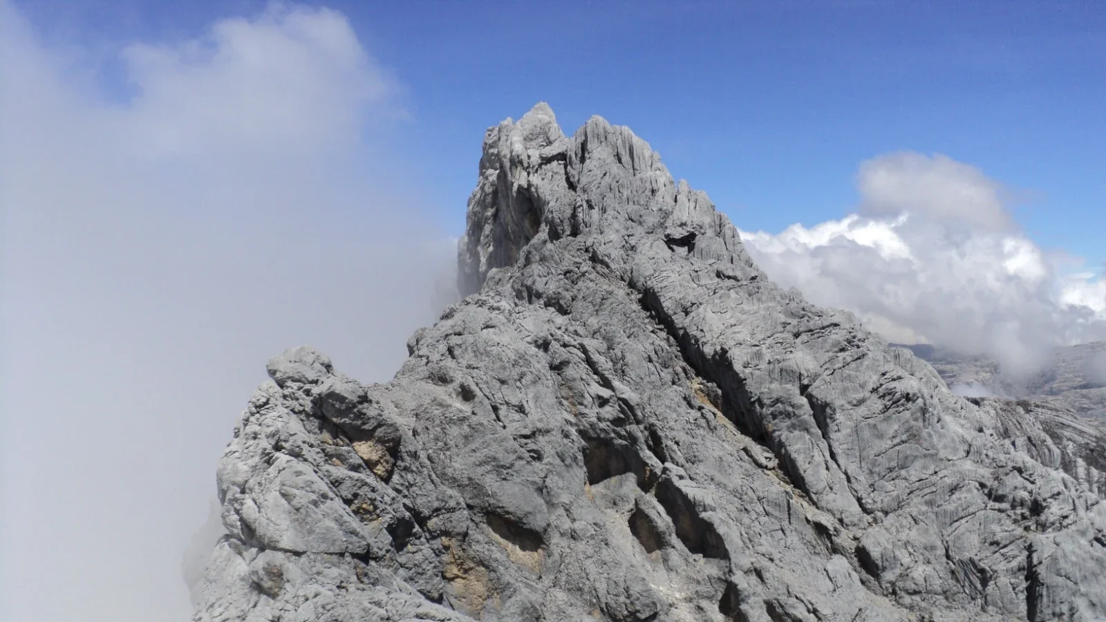 EXPEDITION OVERVIEW: CARSTENSZ PYRAMID & BEYOND
